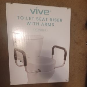 Toilet seat riser with arms